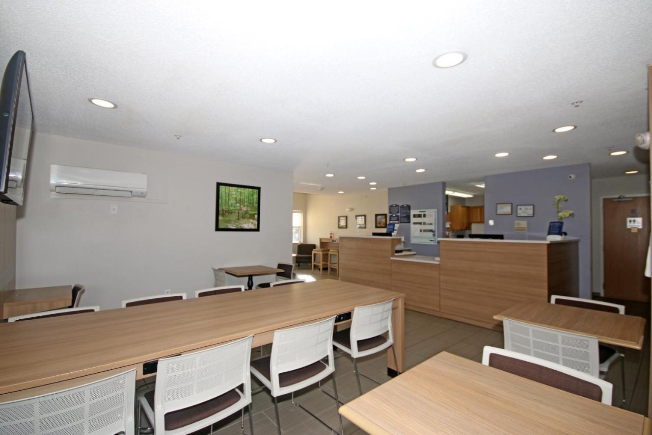 Microtel By Wyndham Greensboro