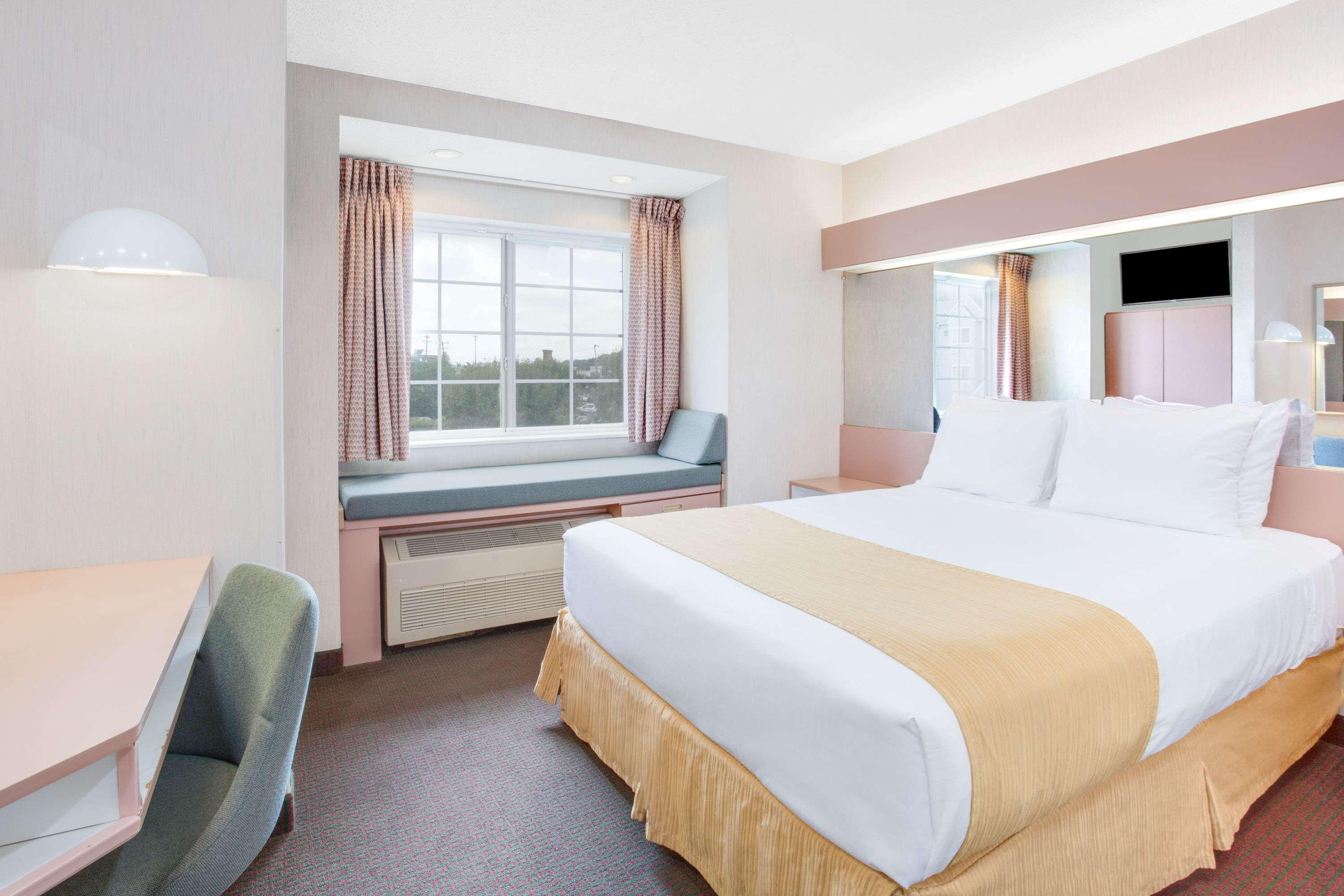 Microtel By Wyndham Hotel Greensboro