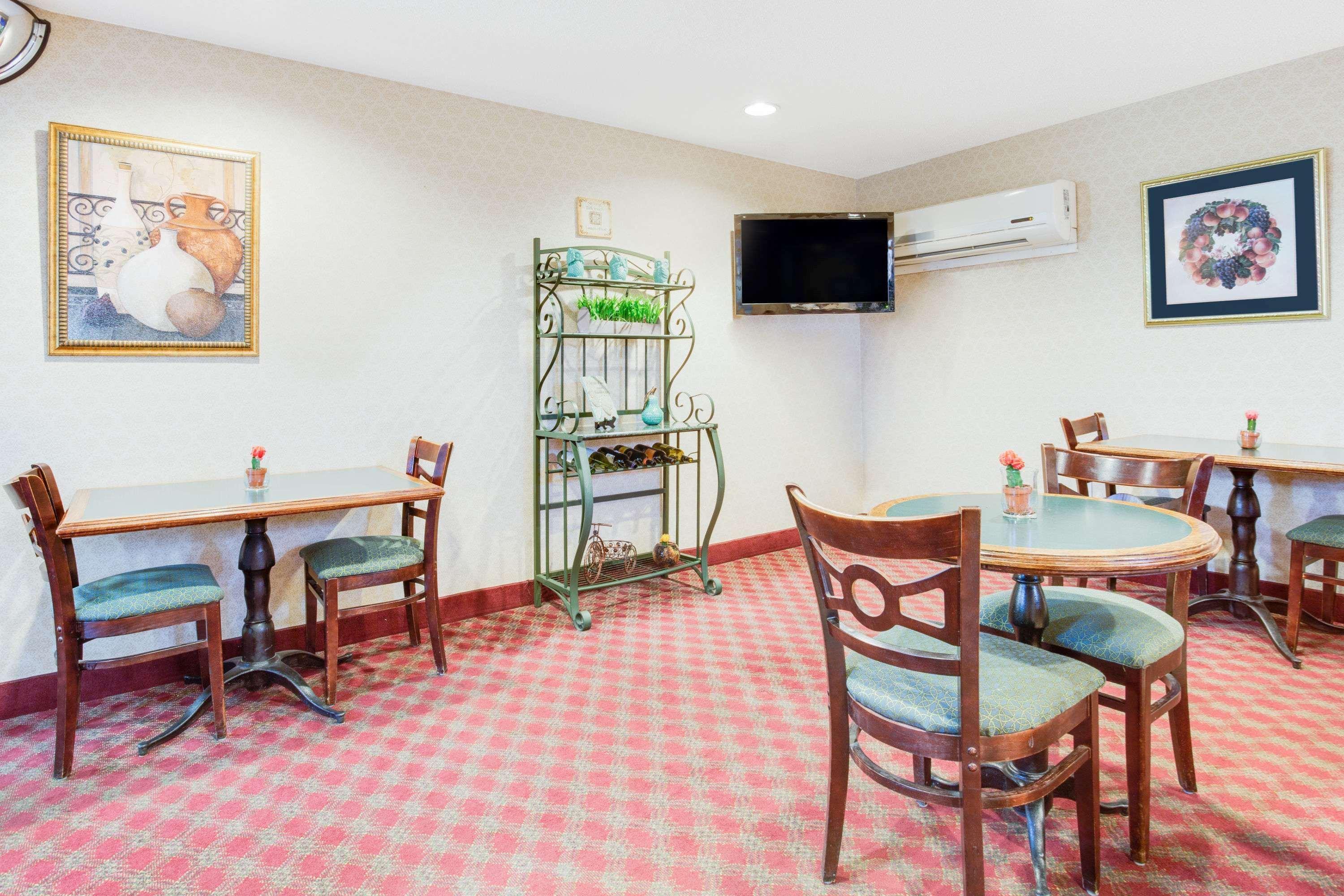 Microtel By Wyndham 2*