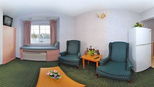 Microtel By Wyndham Greensboro